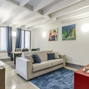 https://luxury-apartment-venice.hotelslidodijesolo.com